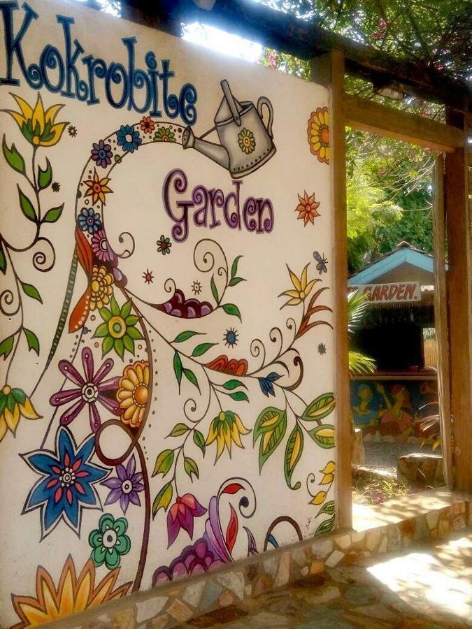 Kokrobite Gardens Restaurant And Guest House Exteriör bild